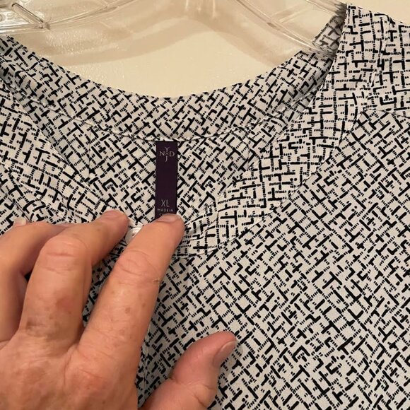 NYDJ BLOUSE NOT YOUR DAUGHTER'S JEANS - Picture 2 of 7